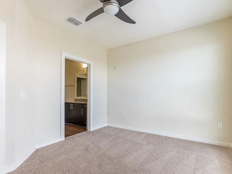 Edge at 1702 — Photo 33