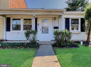 7 Farragut Ct, Willingboro, NJ 08046