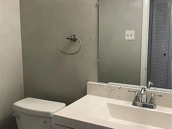 3rd image of 5775 W Hastings Arch