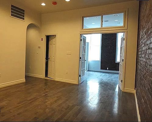 1st image of 260 Irving Ave #1