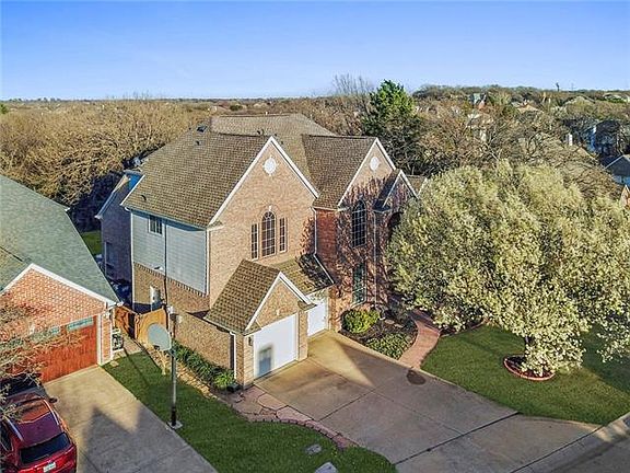 5th image of 2700 Crestwood Ln