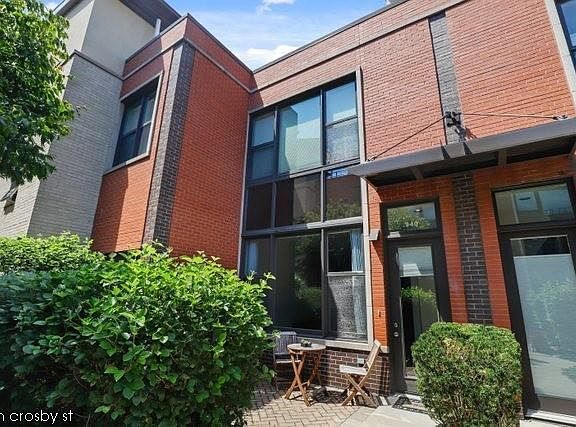 4th image of 940 N Crosby St #1016