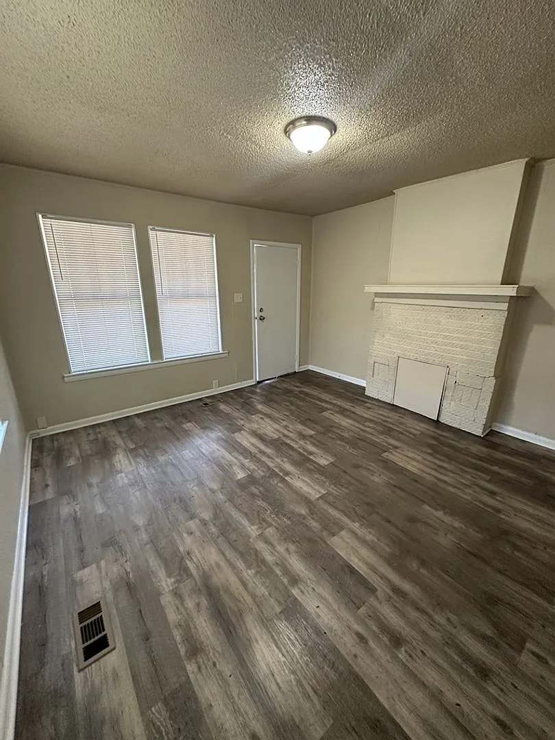 Cozy 2 Bedroom 1 Bathroom - Minutes to Downtown! — Photo 3