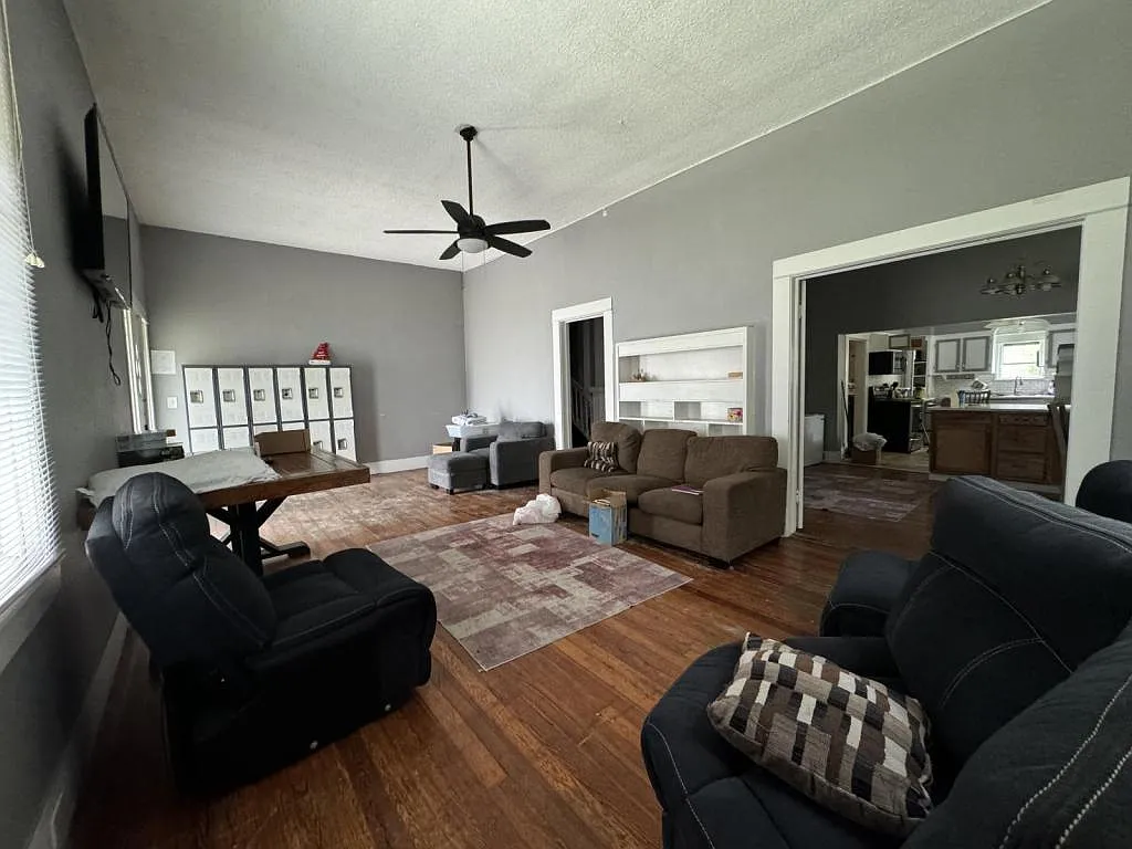 906 N Penelope St — Photo 3