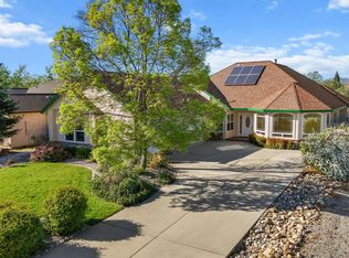 2110 Cadjew St, Redding, CA 96003