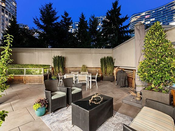 4th image of 1009 Expo Blvd #307