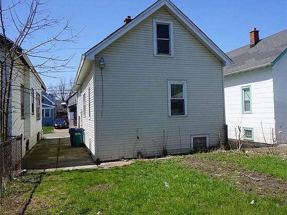 4th image of 223 Roslyn St