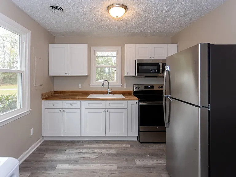 6 Country Squire Ct — Photo 9