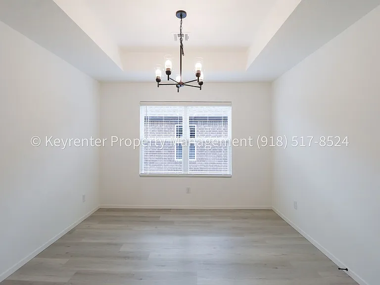 2908 S Redwood Ave — Photo 25