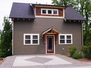 1614 C St, Hood River, OR 97031