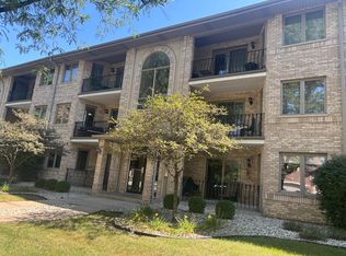 8805 S 79th Ave APT 11, Hickory Hills, IL 60457