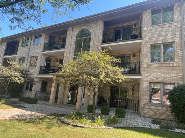 8805 S 79th Ave APT 11, Hickory Hills, IL 60457