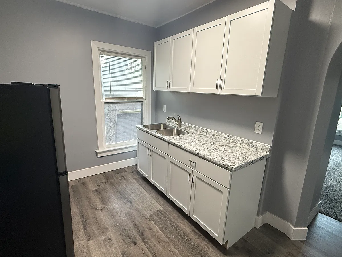 Building Photo - 20 Carroll St #3