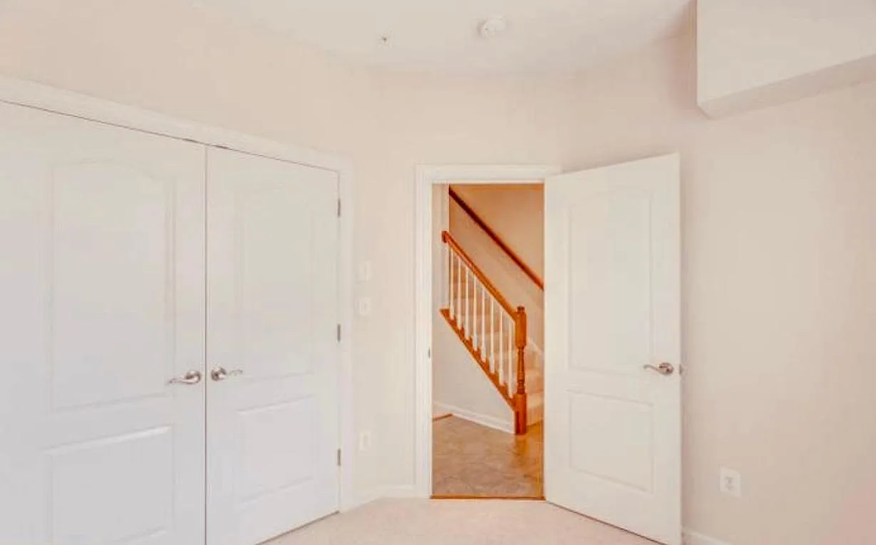 8188 Falls Grove Dr — Photo 3