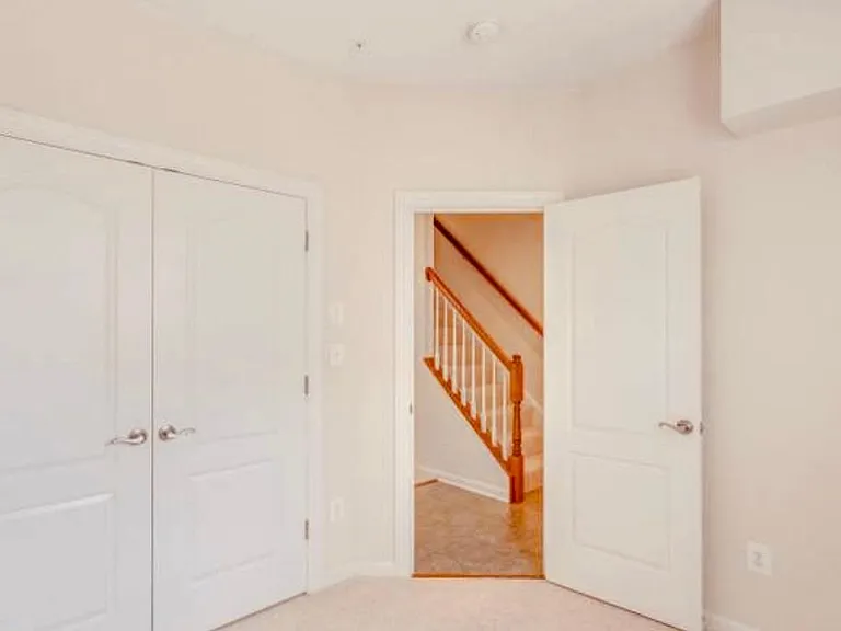 8188 Falls Grove Dr — Photo 3