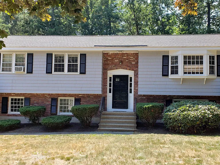 1 Cardinal Ln — Photo 3