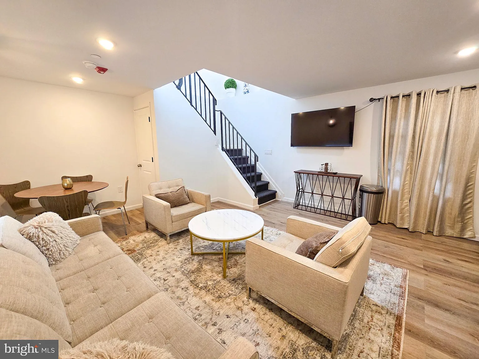 2401 Kensington Ave — Photo 3