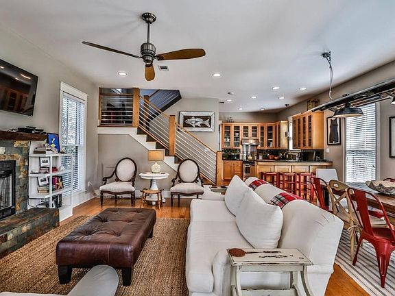 Barton's Way 146 - 3 of 39