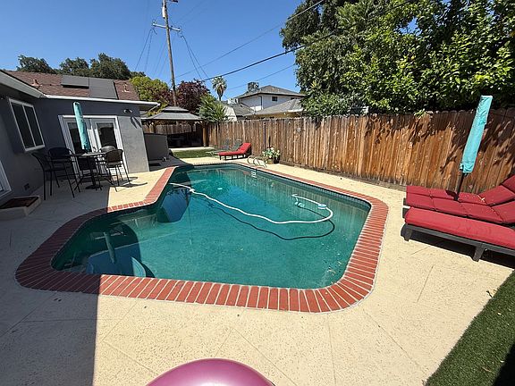 2nd image of 1511 Deerwood St