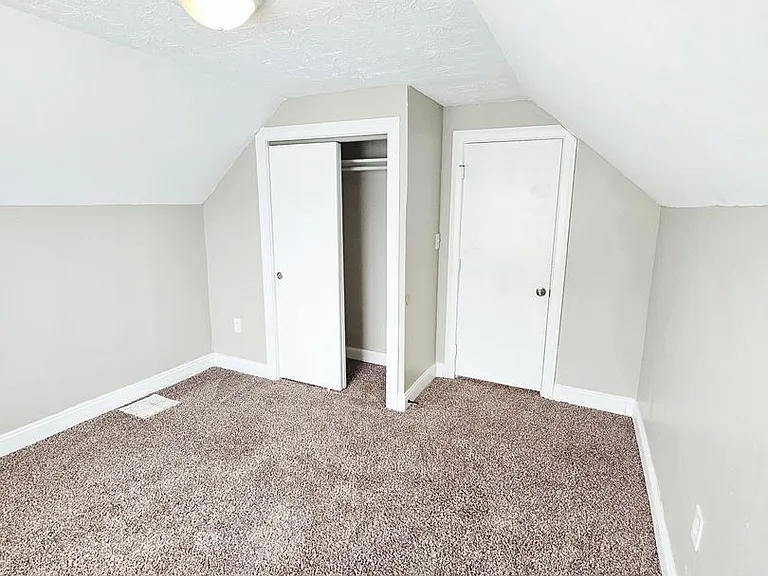 1191 Duxberry Ave — Photo 6