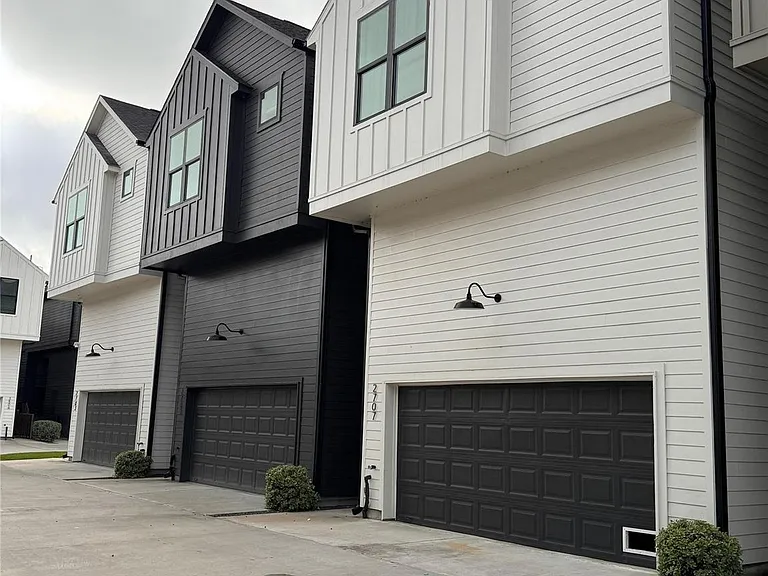 2705 Oakwood Crest Ln — Photo 41