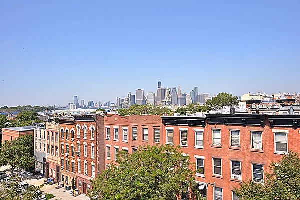 Sold by Realty Collective | media 15