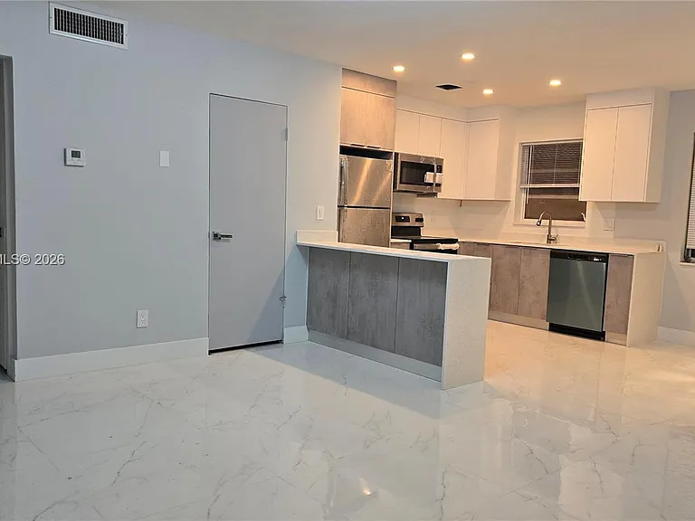 1722 Mayo St #207 — Photo 9