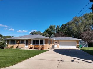 704 8th St SW, Independence, IA 50644