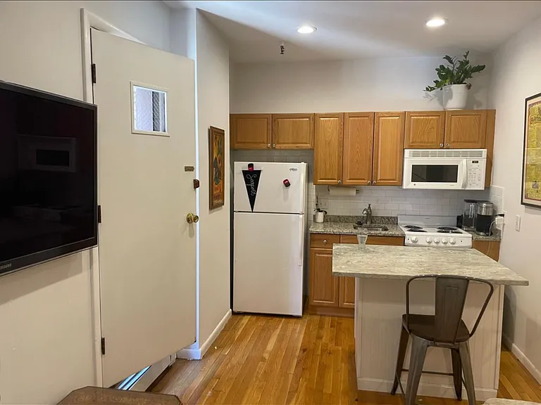 160 Salem St #2 — Photo 2