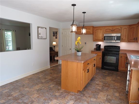2nd image of 5511 Main St