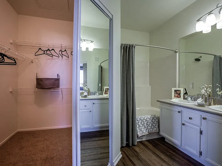Milan Apartment Townhomes — Photo 37