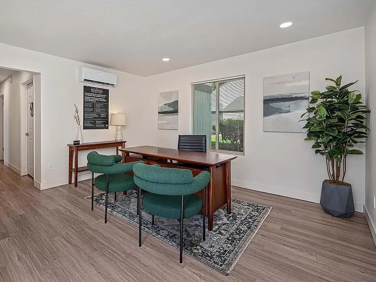 The Redwoods Apartments — Photo 32