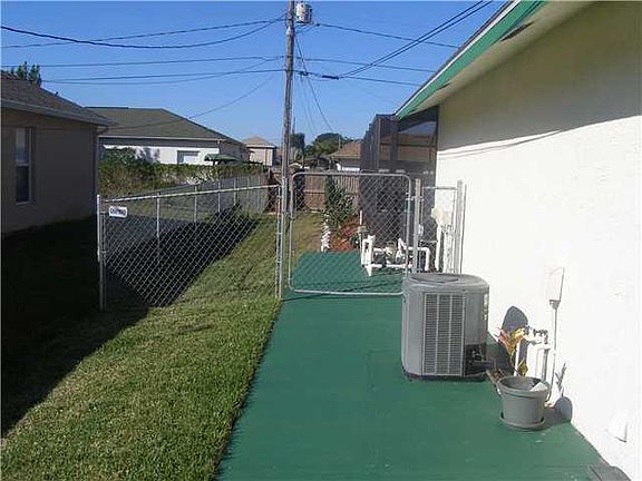 Home For Sale In Port saint lucie