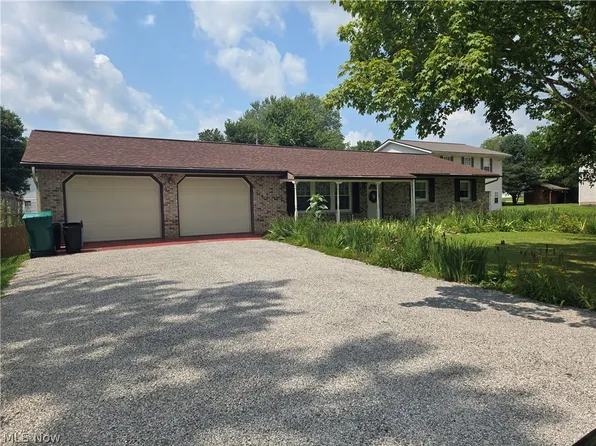 6065 Rollins Dr, Nashport, OH 43830
