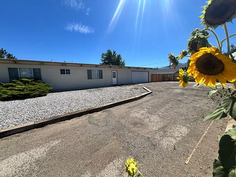 4 bed, 2193 sqft, $2,795 — Photo 2