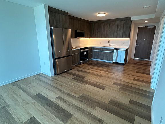 3rd image of 1500 Rycroft St #2003