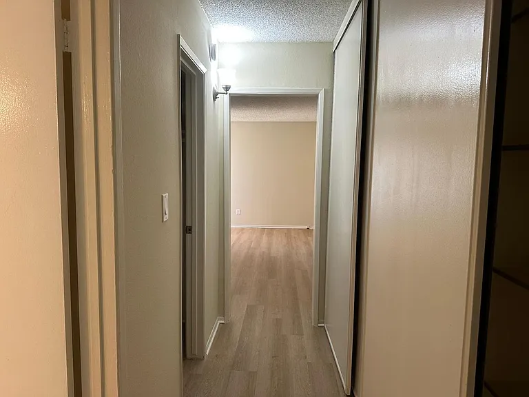 Villa Valencia Apartments — Photo 12