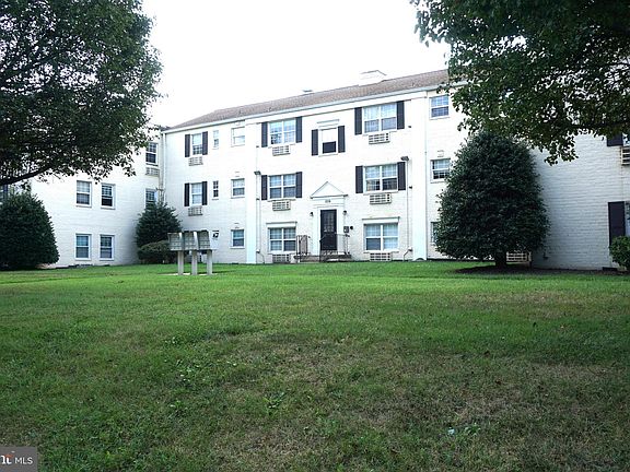 4th image of 2239 Farrington Ave