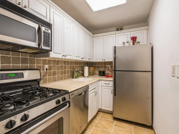 520 East 72nd Street image 4 of 12