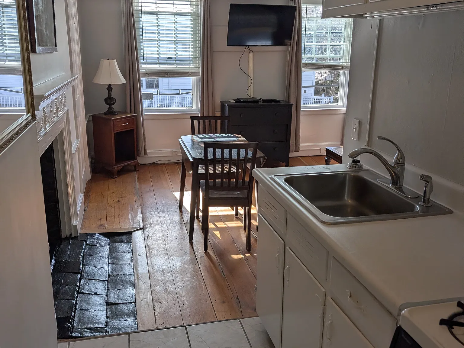 Studio, 380 sqft, $1,990 — Photo 3