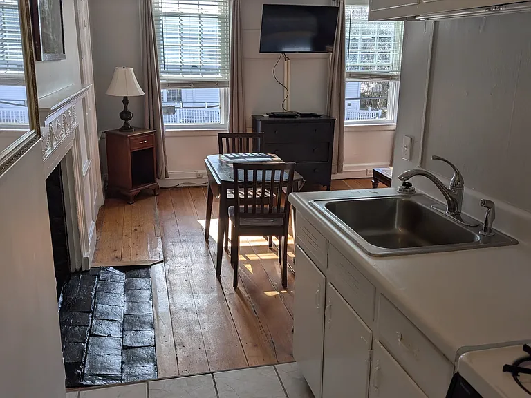 32 Market St #6 — Photo 3