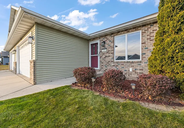 334 Autumn Ln — Photo 2