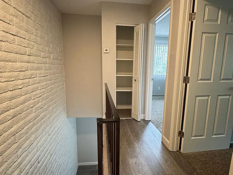 3260-3276 3306 Alexander Dr — Photo 21