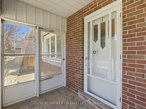 5th image of 363 Lawrence Ave