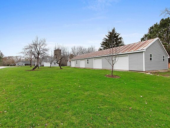 2nd image of 3522 Sand Acres Dr