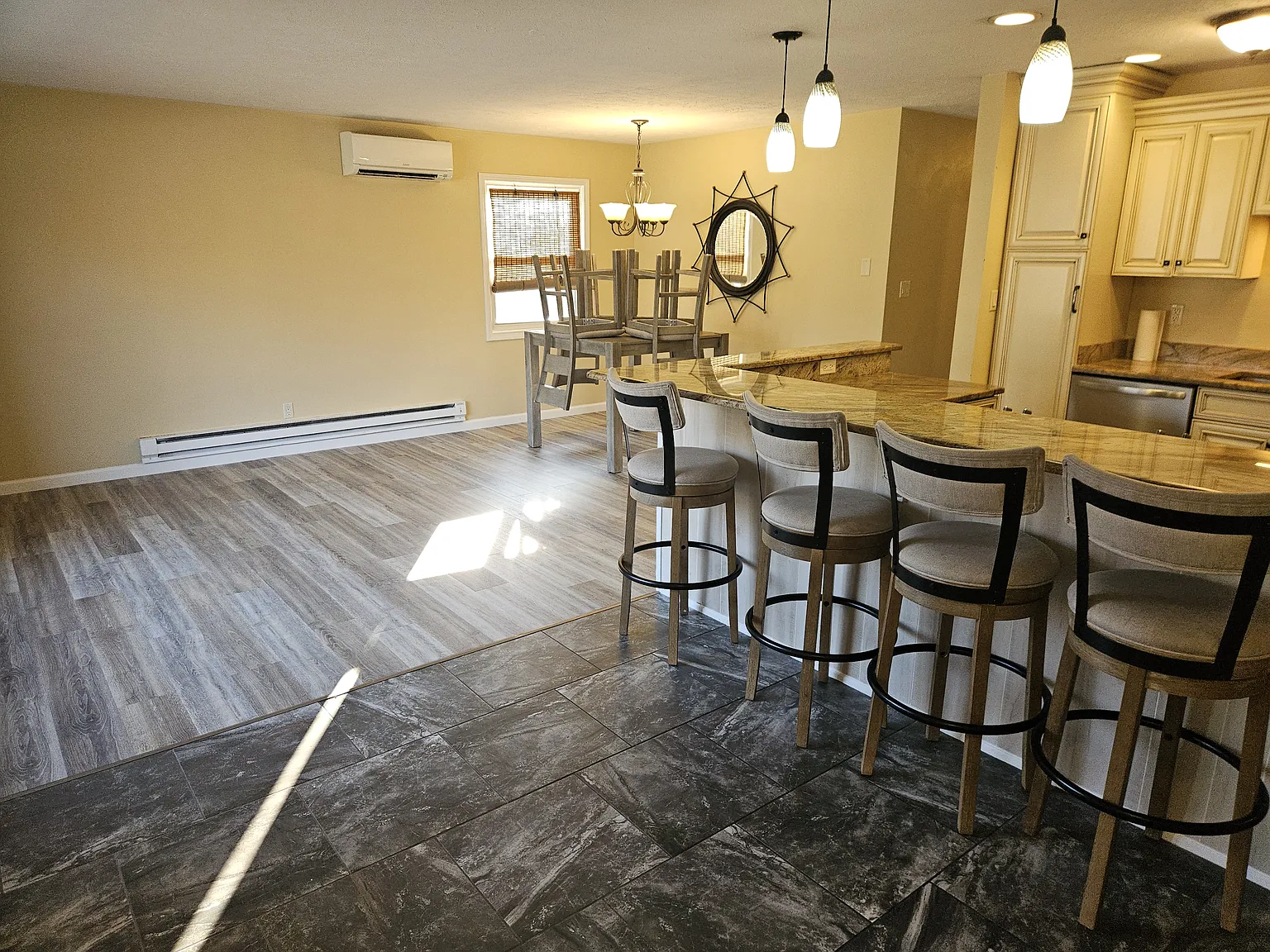 3 bed, $2,200 — Photo 4