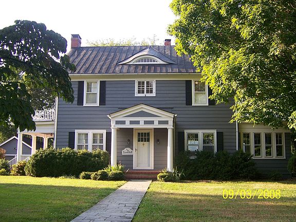 Well-maintained, 1930's farmhouse