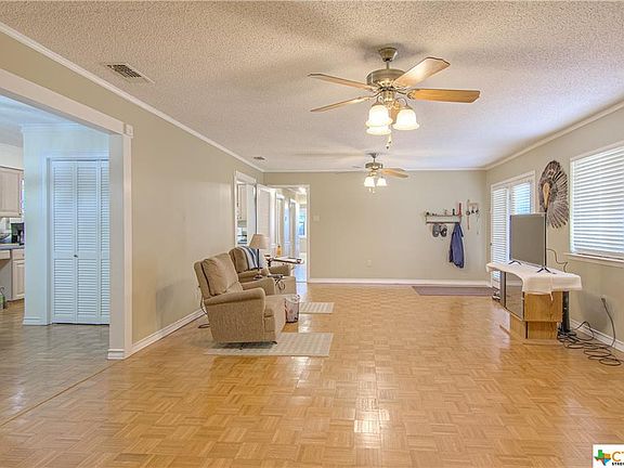 3rd image of 129 Crest Circle Dr