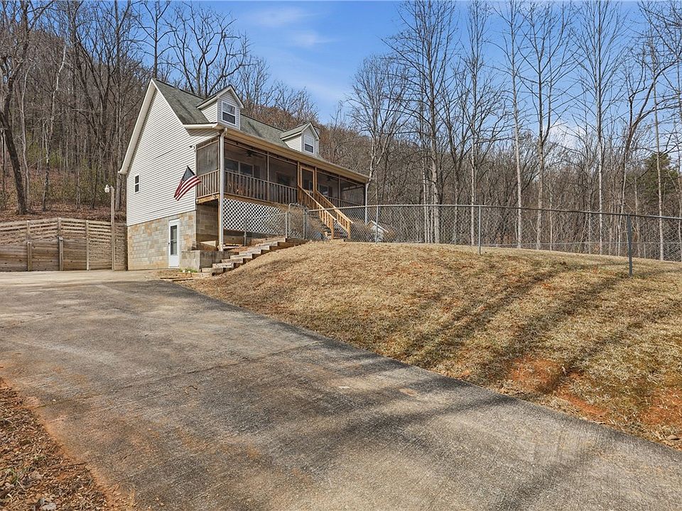 1st image of 315 Valley Dr