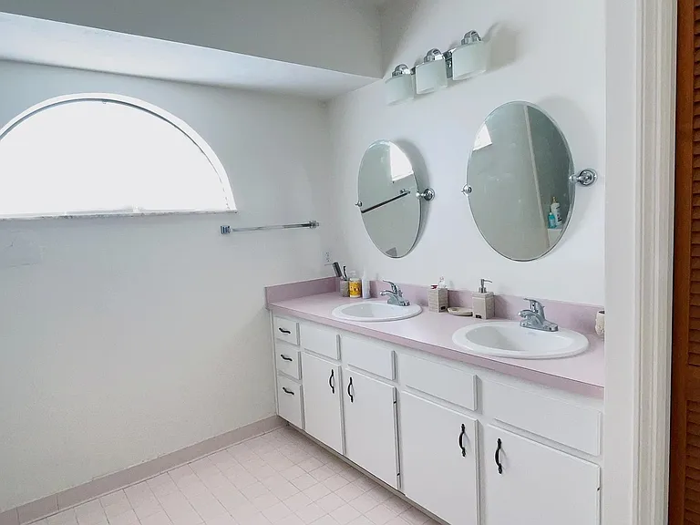 7720 NW 38th Pl — Photo 21